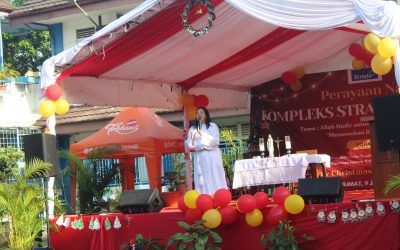 Perayaan Natal di Kompeks Strada Pasar Baru